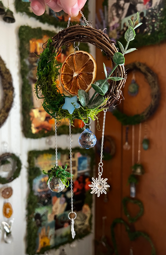 Seren Mossy Sun Catcher Wreath